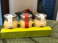 究極のなめらかプリン(左右)とレトロプリン（中央）食べ比べはいかが？
