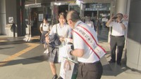 香川労働局の職員など20人が参加したキャンペーン（JR高松駅前）