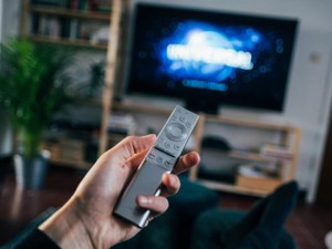 国境をも越える無邪気な「下ネタ」は、私たちの変化とともに移りゆく