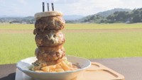 オープンカフェ ポポの「トリプルバーガー（ポテト付き）」（2850円）