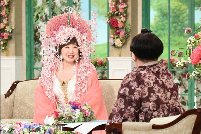 「徹子の部屋」　（右から） 黒柳徹子、小林幸子＝テレビ朝日提供