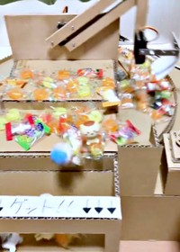 上段の景品が下段へ。次々と景品が落ちて…（画像提供：T a Tさん）