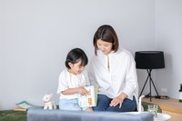 子どもと暮らすひとり親家庭※画像はイメージです（TAGSTOCK2/stock.adobe.com）