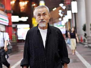 パリ在住50年。国際派俳優のパイオニアは、いまだ旅の途上　 笈田ヨシさんインタビュー＜前編＞