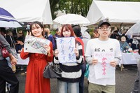 関西大学統一学園祭の模擬店風景