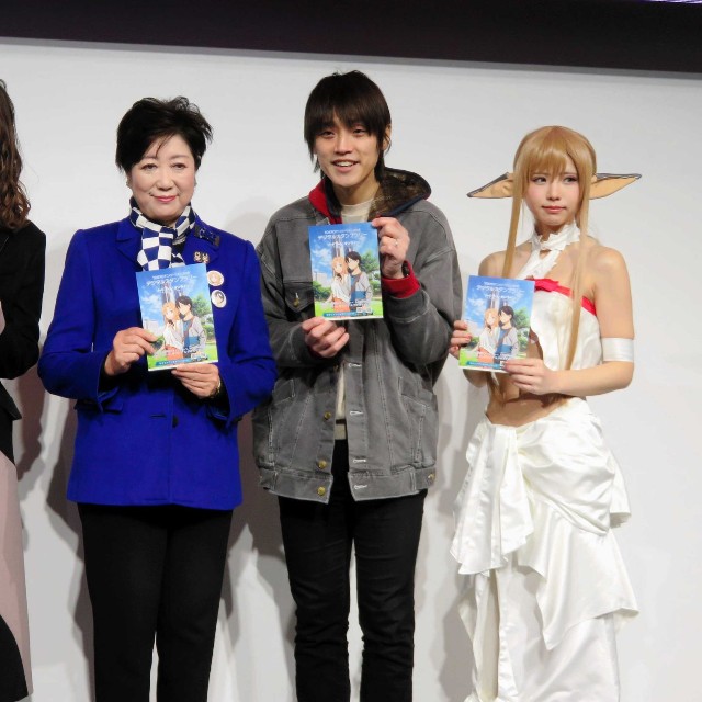 キックオフイベントに登場した（左から）足立梨花、小池百合子都知事、吉田尚記アナウンサー、えなこ＝2018年