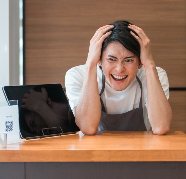 フランチャイズなのにサポートがこない！　※画像はイメージです（buritora/stock.adobe.com）