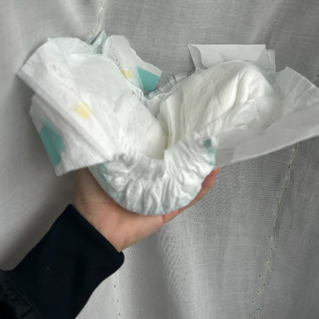 水分をたっぷりと吸収したパンパースのおむつ。破れずセーフ！（レイチェルさんThreadsより）