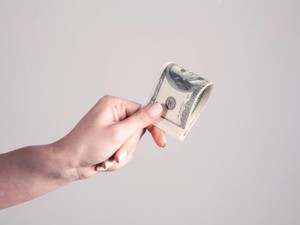 親に制限されていたお金の使い道。自分ですべてを決める不安と期待