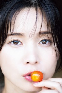 真田まことの1st写真集「スペルバウンド」（徳間書店）より＝撮影：野澤亘伸