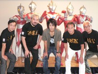 （左から）高峰圭二、団時朗さん、五十嵐隼士、森次晃嗣、黒部進＝2006年