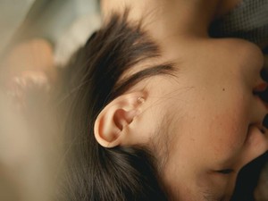 すぐ赤くなる耳。それでも金曜日はあなたが好きなハーフアップを選ぶ