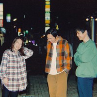 三輪卓也（Vo.Gt.）、のん（Key.）、向井ユウスケ（Dr.）からなるアポンタイム