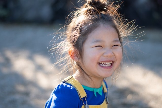 これからの時代を生きる子どもたちに必要な力とは？現役教員は、子どもの成績や友だちの多さよりも「自分の機嫌を自分でとる力」が大切という（photoACより「ちゃぁみい」さん撮影、イメージ画像）