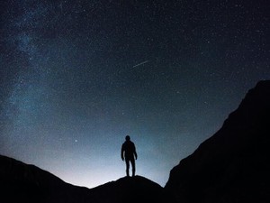 空港のプラネタリウムで星を鑑賞。宇宙は大きく、悩む私はちっぽけだ