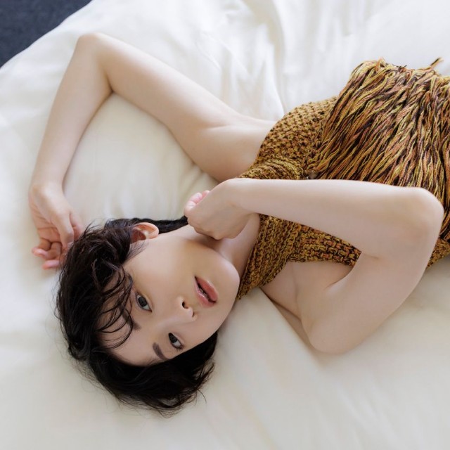 生駒里奈さん最新写真集先行カット©CRG / WANIBOOKS / Yuki AOYAMA