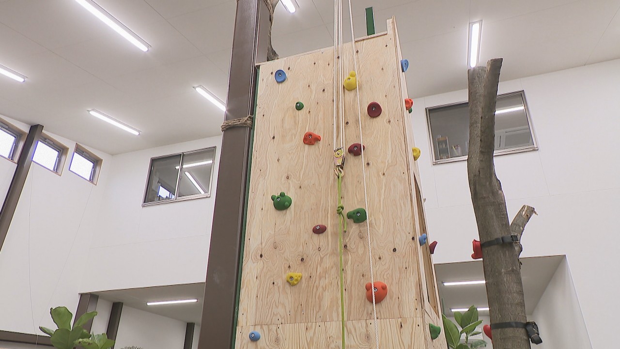 しろとり動物園に室内型ふれあい施設オープン 雨でもぬれずに生き物を