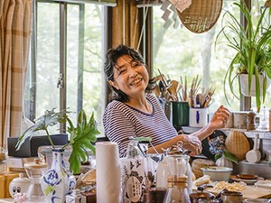 平野恵理子さん「五十八歳、山の家で猫と暮らす」インタビュー　母に捧げる、日々の幸せ