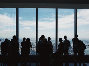 近すぎは厳禁。友人のキラキラしたSNSに、焦りと不安に苛まれた