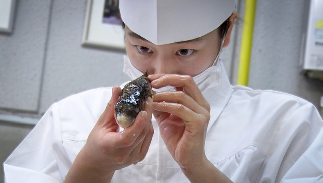 フグに魅せられた職人たち