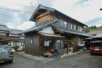 古い家を活かす設計を得意とするU設計室。住まわれなくなった離れを子世帯の暮らす家にリノベーション。 before 写真／U設計室（@u_sekkeishitsu）提供