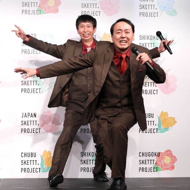 アンガールズの田中卓志（手前）と山根良顕