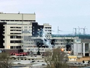 ウクライナのザポリージャ原発、ロシア軍が「基地化」　技術者300人、今も監禁か