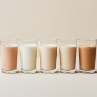 コーヒー牛乳　※画像はAIが生成したイメージです（tantawat/stock.adobe.com）