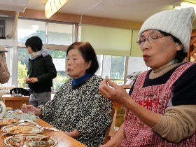新鮮な小魚で猫のおやつ！　高知に移住の女性が地域おこしめざす