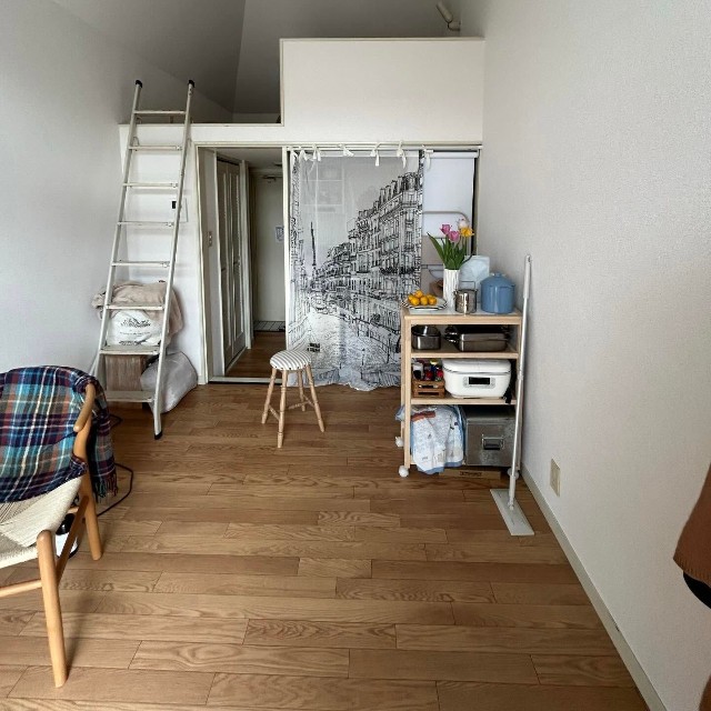 都内家賃3.7万円の部屋　天井の高さとロフトを活かしたコンパクトな暮らし／みわまるさん（@miwa_minimal）提供