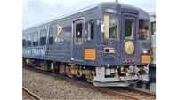 井原鉄道のデニムトレイン（提供：井原商工会議所）