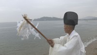 津田の松原海水浴場で行われた神事