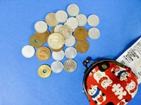 レジにパンを持って行ったら５円足りなかった（photoACより「うすべにいろ」さん撮影、イメージ画像）