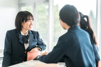 1日入れるとするならどの坂道グループに入りたい？　※画像はイメージです（buritora/stock.adobe.com）