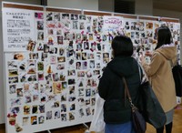 来場者が愛猫の写真（にゃんピク）を貼る人気コーナー「にゃんピクボード」（提供）