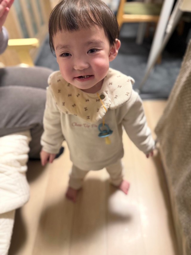 とてもうれしそうな表情を見せるうたくん（提供：@___ut.a17さん）
