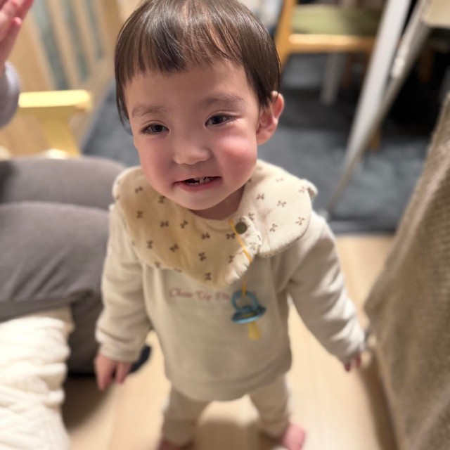 とてもうれしそうな表情を見せるうたくん（提供：@___ut.a17さん）
