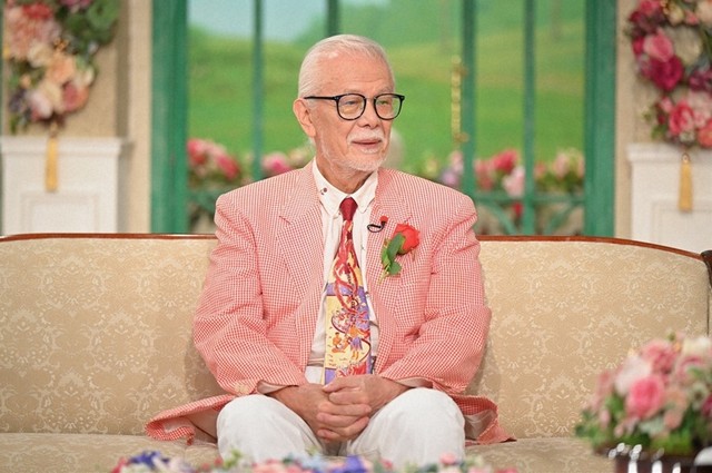 名曲「バラが咲いた」の裏話を披露するマイク眞木さん