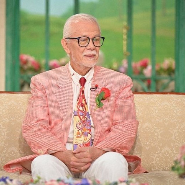 名曲「バラが咲いた」の裏話を披露するマイク眞木さん