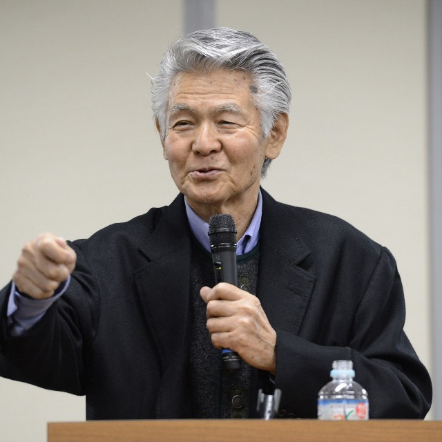 2012年、穏やかな表情で講演を行う菅原文太さん＝都内