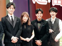 「蜜蜂と遠雷」試写会（左から）松坂桃李、松岡茉優、森崎ウィン、鈴鹿央士=2019年