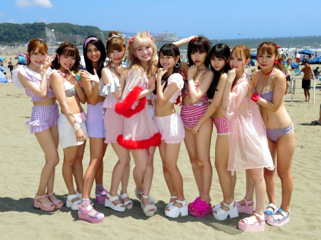 ２０１８年７月、１０人での新体制を披露したアキシブｐｒｏｊｅｃｔ