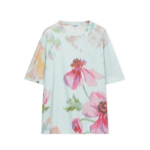盛夏の装いをエレガントに格上げする、ロエベのTシャツ。
