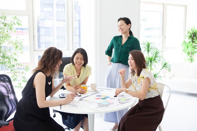 周囲のサポートも重要です※画像はイメージです（Monet/stock.adobe.com/）