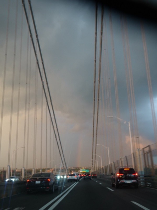 アメリカ・ニューヨークで撮影した1枚。前方に虹が見えます（画像提供：羊さん）