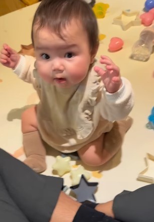 なんで笑ってるの？と不思議な表情（提供：＠__ynsn.0402さん）
