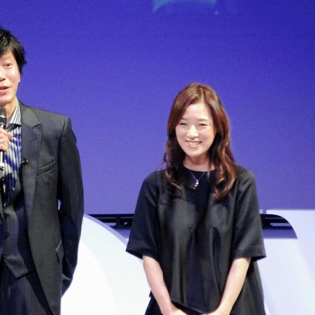 「プラチナ夫婦アワード2015」を受賞した田辺誠一・大塚寧々夫妻