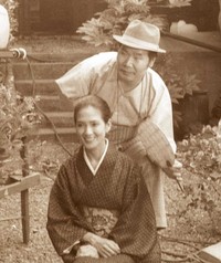 「男はつらいよ　寅次郎あじさいの恋」京都ロケ。いしだあゆみさんと渥美清さん=1982年