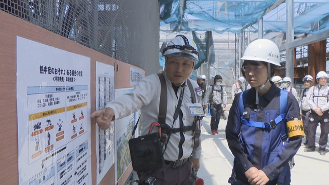 建設中の岡山市新庁舎を訪れた岡山労働局の森實久美子局長