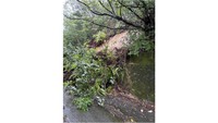 土砂崩れが起きた現場（26日撮影　提供：香川県）